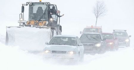 Uwaga na śnieżyce w centrum Polski