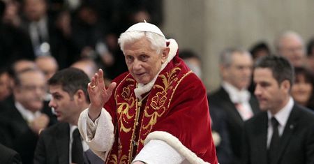 Papież Benedykt XVI abdykuje