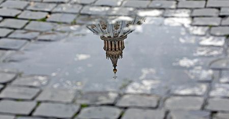 Wiele niewiadomych i niejasności w związku z "bezkrólewiem" w Watykanie