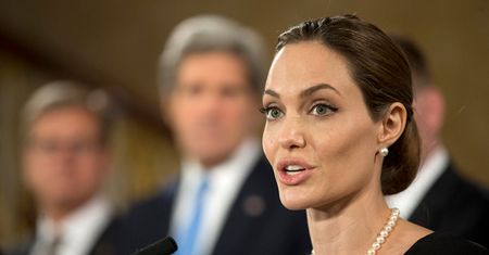 Angelina Jolie usunęła obie piersi