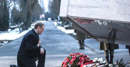 Premier Donald Tusk: przyjdzie taki dzień, gdy katastrofa smoleńska nie będzie dzieliła Polaków
