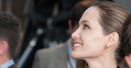 Po mastektomii Angeliny Jolie lekarze przestrzegają przed domowymi testami
