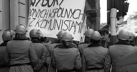 Polacy są zawiedzeni transformacją ustrojową. Nie wykorzystaliśmy szansy?