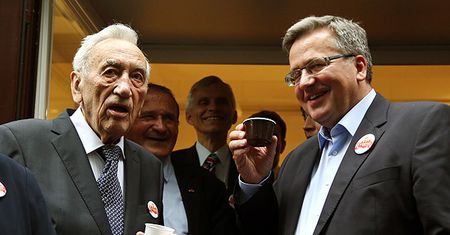 Bronisław Komorowski i Tadeusz Mazowiecki wznieśli toast za wolność