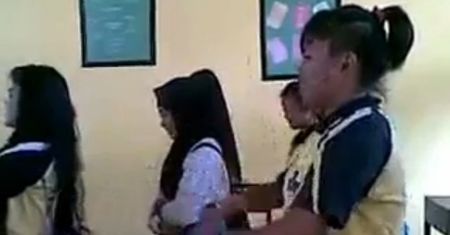 Indonezja: uczennicom grozi poprawczak za "bluźniercze" wideo
