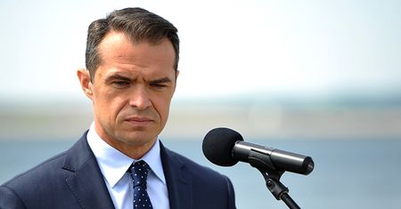 Prokuratura przesłuchała Sławomira Nowaka ws. zegarków