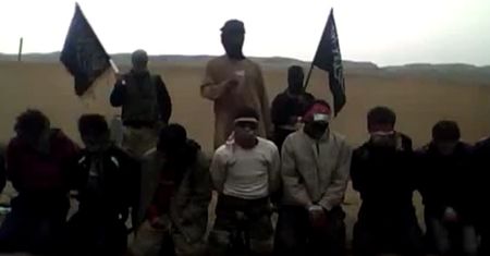 Syria: dżihadyści nagrali na wideo egzekucję 11 mężczyzn