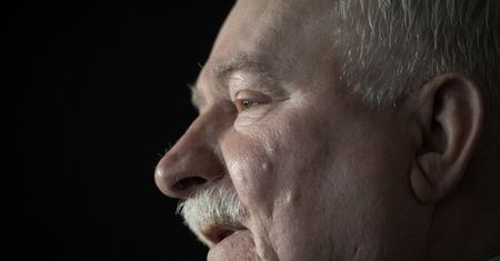 Biegły zbada oryginalność teczek "Bolka"