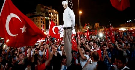 Ankara oskarża islamskiego duchownego Gulena o zorganizowanie puczu