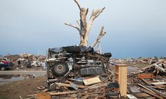 Dwa tornada uderzyły w stan Missouri - film