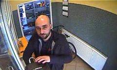 Zadzwonił do urzędu w Poznaniu z informacją, że jest bomba. Zarejestrowała go kamera