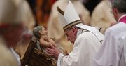 Papież Franciszek podczas pasterki: dzisiejszy świat potrzebuje czułości