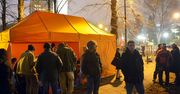 Opiekunowie niepełnosprawnych spędzili noc w namiotach przed sejmem
