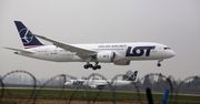 Dreamliner LOT-u zawrócony do Warszawy. "Wibracje silnika"
