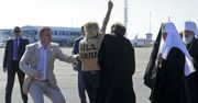 Aktywistka Femen z nagim biustem rzuciła się w kierunku Cyryla