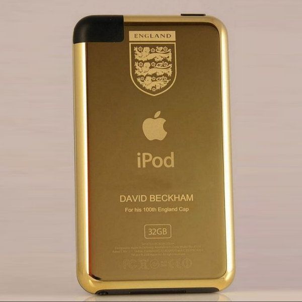 Facet ze Złotym... iPodem