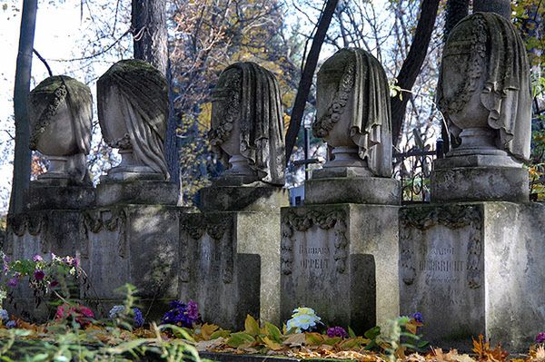Szokujące zdjęcia z Cmentarza Orląt. Polscy dyplomaci protestują