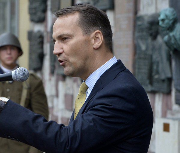 Sikorski dla "FAZ": do walki z kryzysem Europa potrzebuje przywództwa