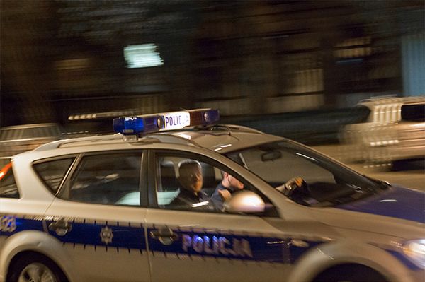 Pijany kierowca podczas ucieczki staranował policyjny radiowóz w Łodzi