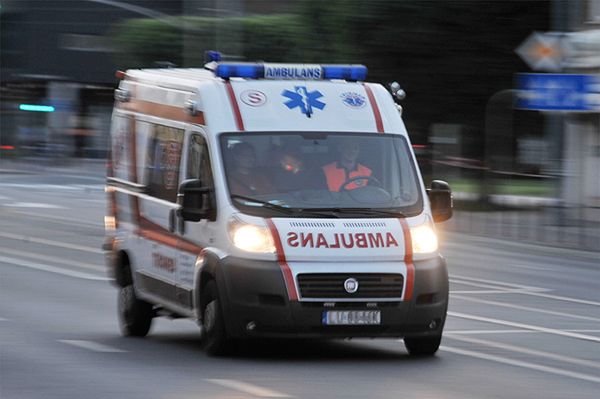 13 osób rannych w zderzeniu busa z karetką w Kielcach