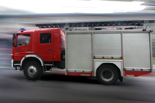 Kłęby dymu w Warszawie - pożar na budowie