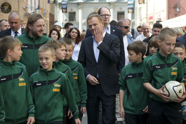 Tusk apeluje: bądźmy serdeczni podczas Euro 2012