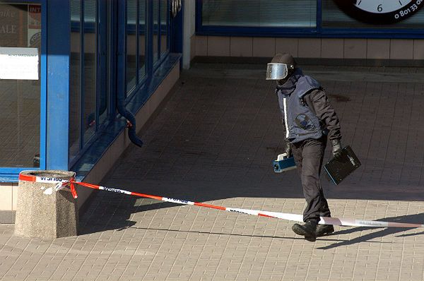 ABW ustaliła "gejobombera". Podłożył 14 atrap bomb w stolicy