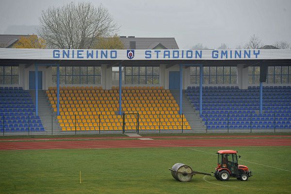 25-latek z Paryża podjął pracę w ośrodku sportu w Gniewinie