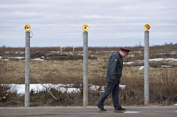 Radni Ursynowa widzieli w garażu fragmenty tupolewa