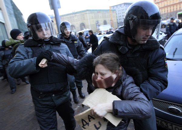 Policja brutalnie rozpędza protest w Moskwie