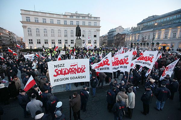 Marsz PiS przeciw wydłużeniu wieku emerytalnego