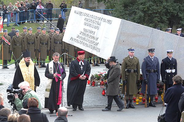 Obchody drugiej rocznicy katastrofy smoleńskiej w Warszawie