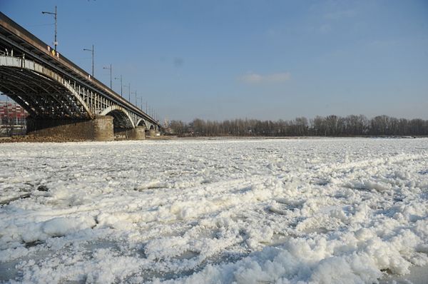 Warta zamarzła, ale nie stanowi zagrożenia