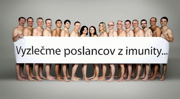 Politycy zaprotestowali - pozowali nago do zdjęcia