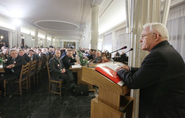 "Miller poświadczył nieprawdę". Będzie pozew