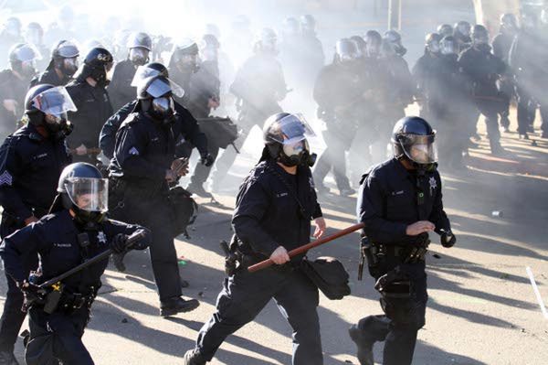Starcia policji z "Oburzonymi" w Oakland