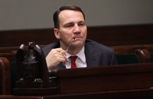 "Sikorski uczestniczy w szantażu"