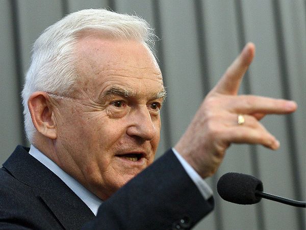 Miller: Kaczyński kłamie w sprawie Stoczni Szczecińskiej