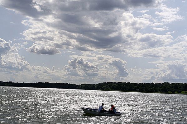 Poszedł kąpać się w jeziorze - znaleziono tylko ubranie