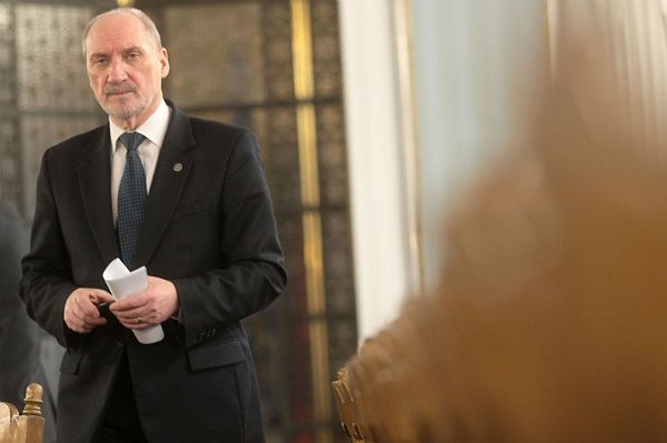 Antoni Macierewicz: nie wynoszono żadnej "bazy agentów"