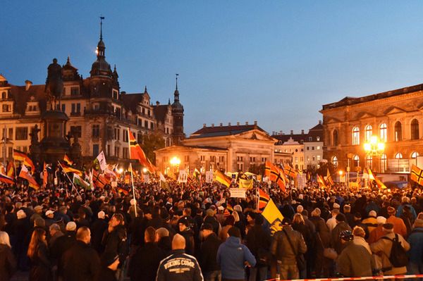 W Dreźnie znów 9 tys. osób demonstrowało przeciwko imigrantom