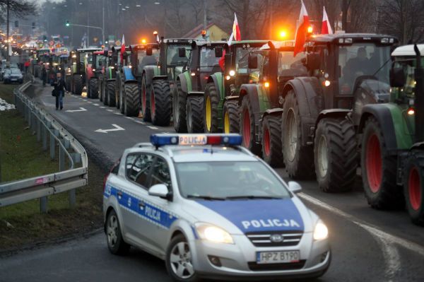 Rolnicy znów blokują drogę pod Warszawą