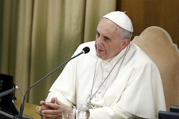 Papież Franciszek rozmawiał z niepełnosprawnymi przez komunikator internetowy