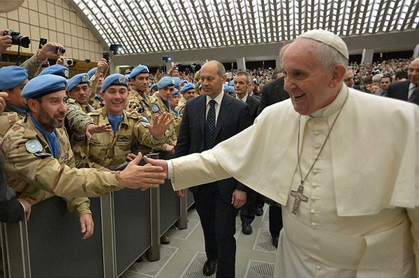 Zmiana w ceremoniale: papież nie będzie nakładał paliuszy