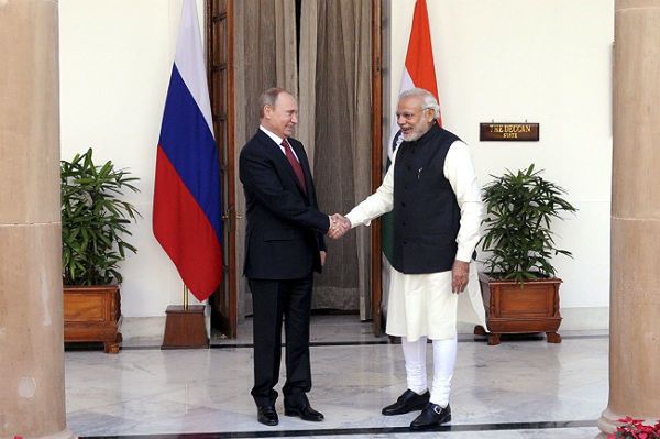 Władimir Putin podpisał umowę o współpracy nuklearnej z Indiami
