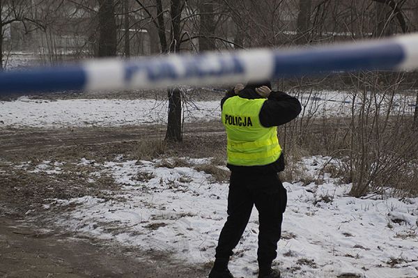 Zaskakujące odkrycie strażaków. Policja bada tajemniczą zbrodnię koło Częstochowy