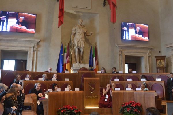 Laureaci pokojowego Nobla przestrzegli przed groźbą nowej zimnej wojny i konfliktem nuklearnym