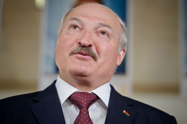 Prezydent Białorusi: młodzież musi być gotowa do obrony suwerenności