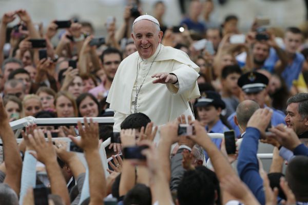 Włoska prasa: papież Franciszek zagrożony, wzmocniono ochronę