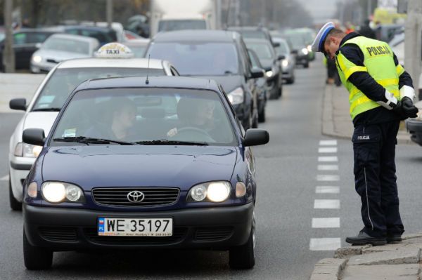 W Warszawie olbrzymi tłok na cmentarzach i w autobusach